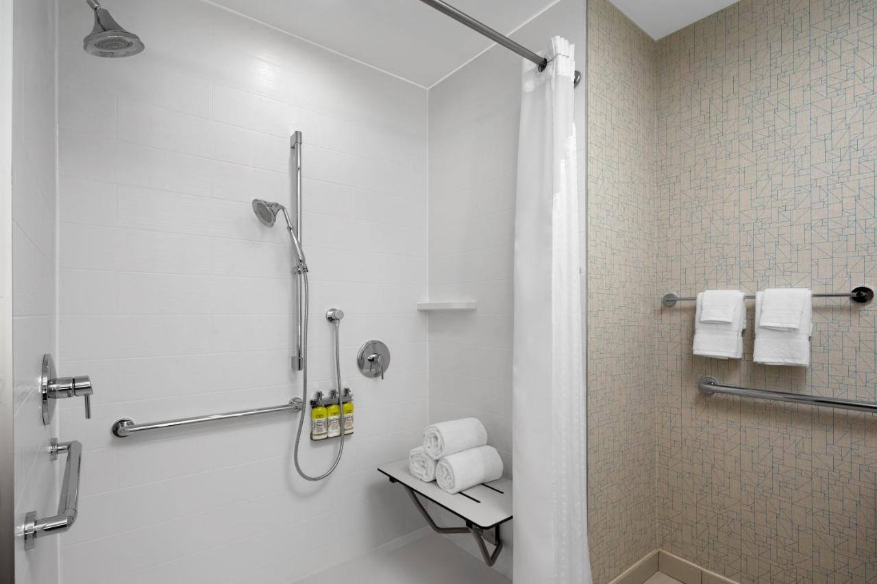 Standard King Room Roll Shower Mobility Access,1154651601:JPEG