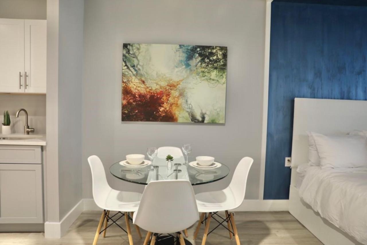 Deluxe Queen Suite with Two Queen Beds, Non-Smoking,1154703759:JPEG