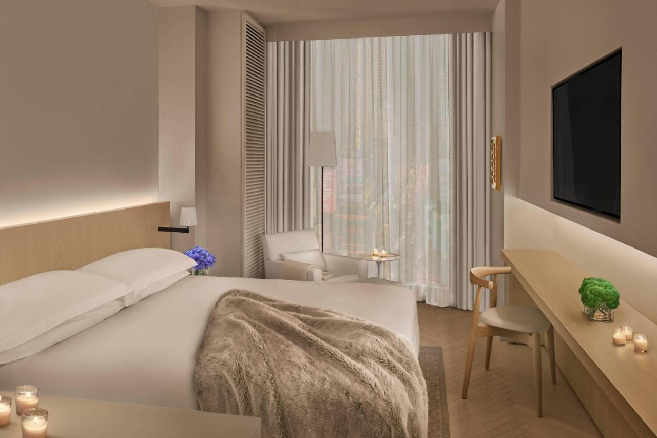 Premier King Room Times Square View Hearing Accessible,1612994291:JPEG