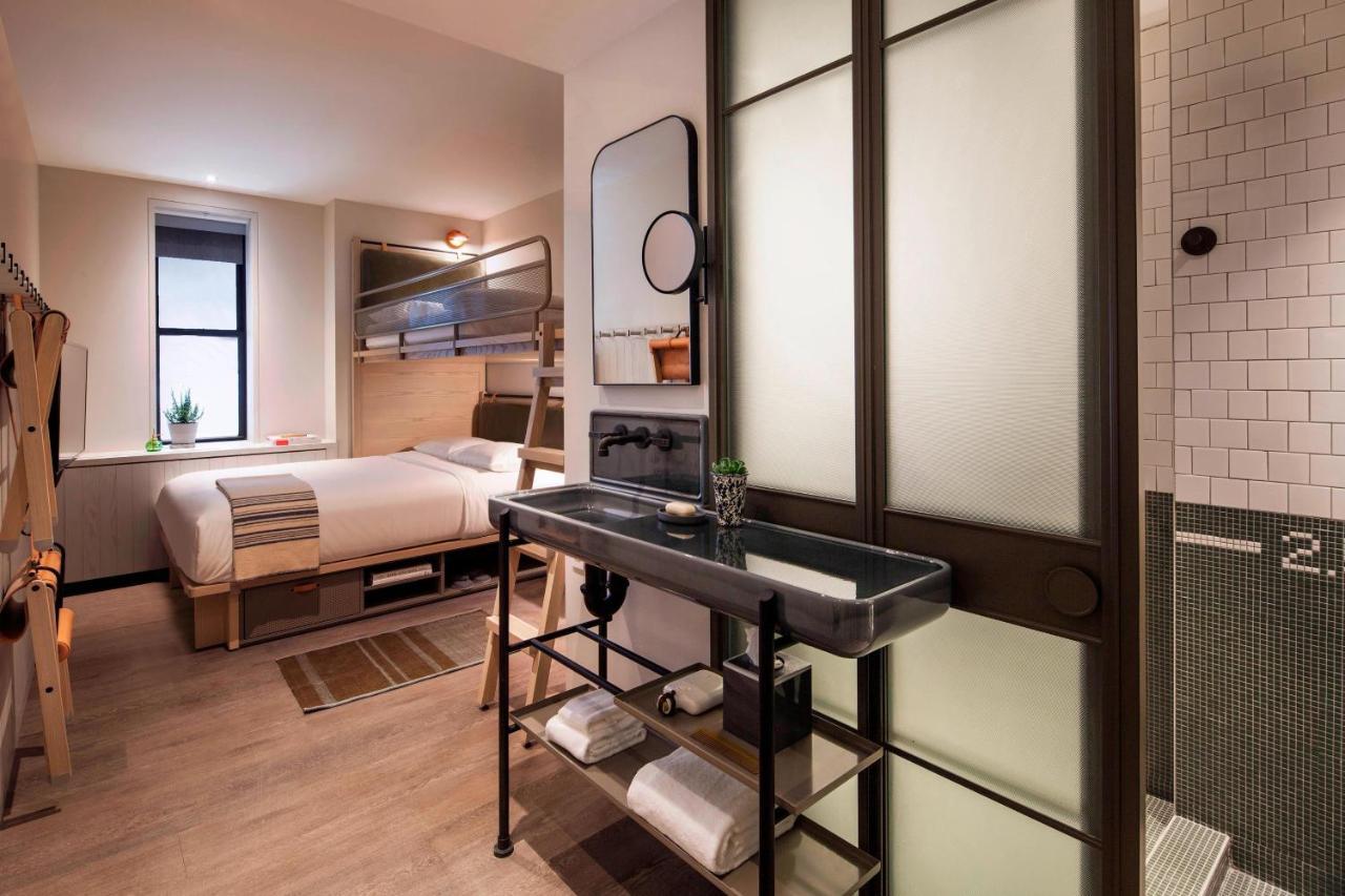 Room with One Set of Bunk Beds
