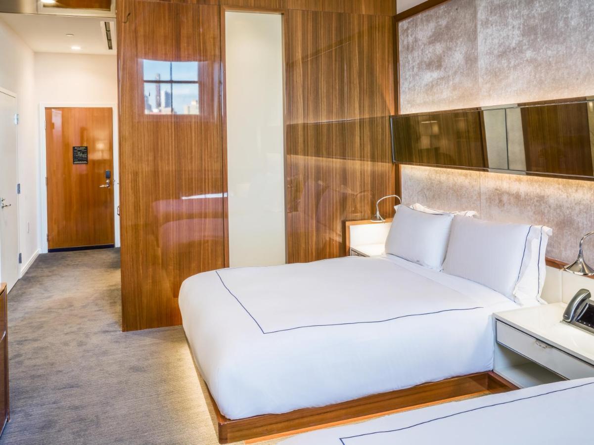 Deluxe Zimmer mit 2 Queensize-Betten und Aussicht zur Front Street