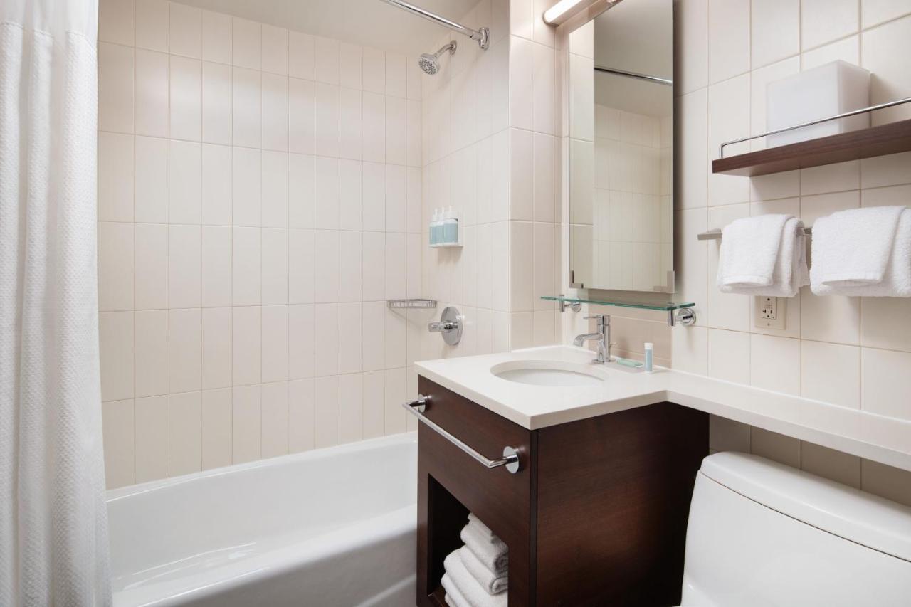 One-Bedroom King Suite with Sofa Bed,1416366660:JPEG