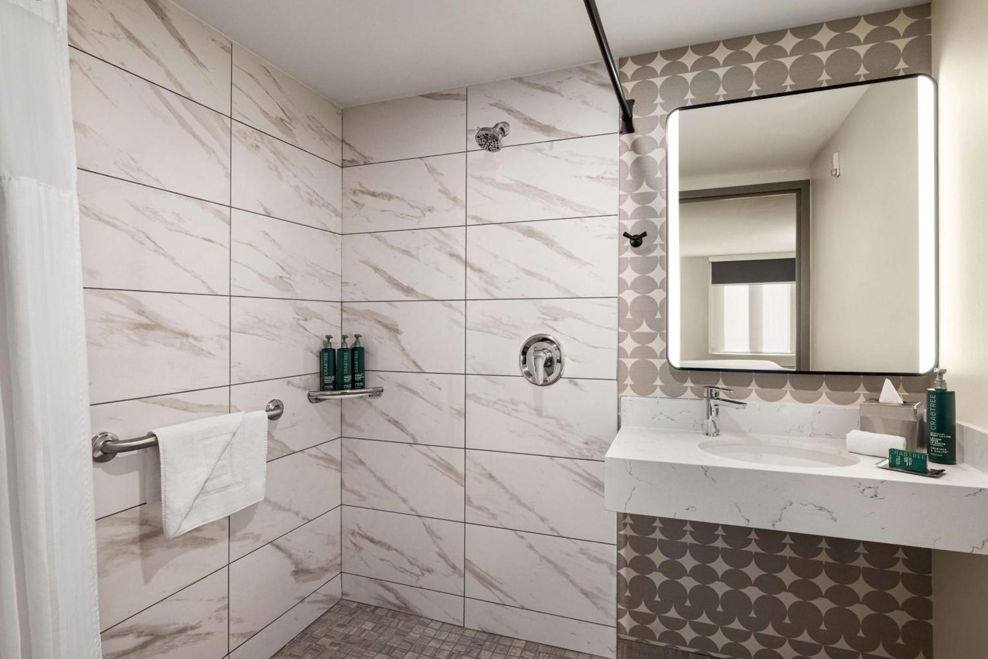 King Room Roll Shower Mobility or Hearing Accessible,1548799723:JPEG
