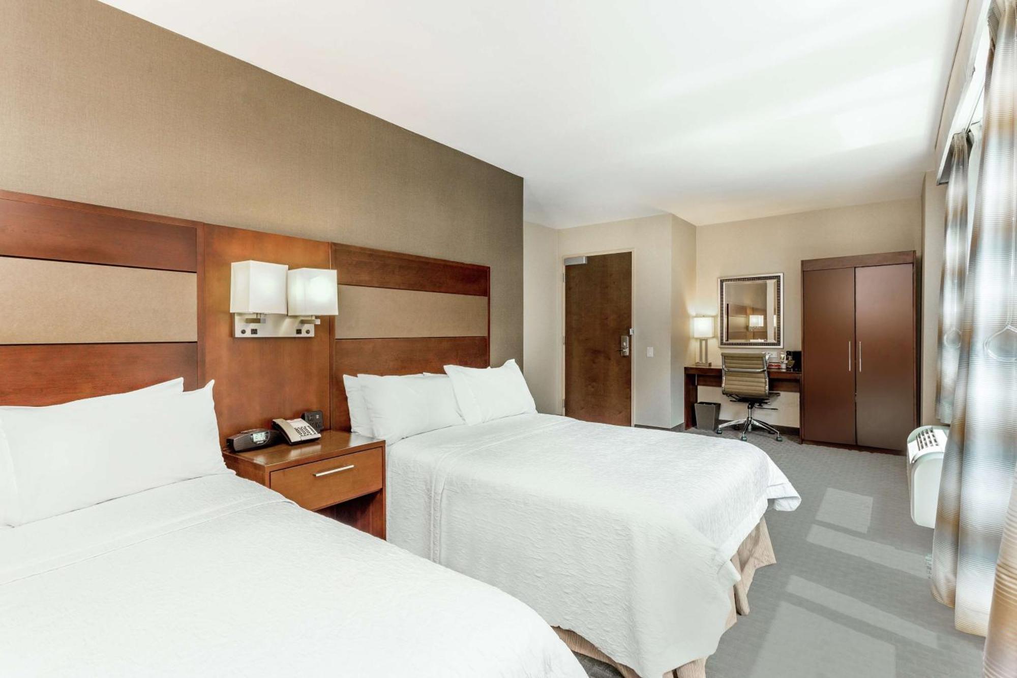 Chambre Double avec 2 Lits Doubles - Accessible aux Personnes à Mobilité Réduite