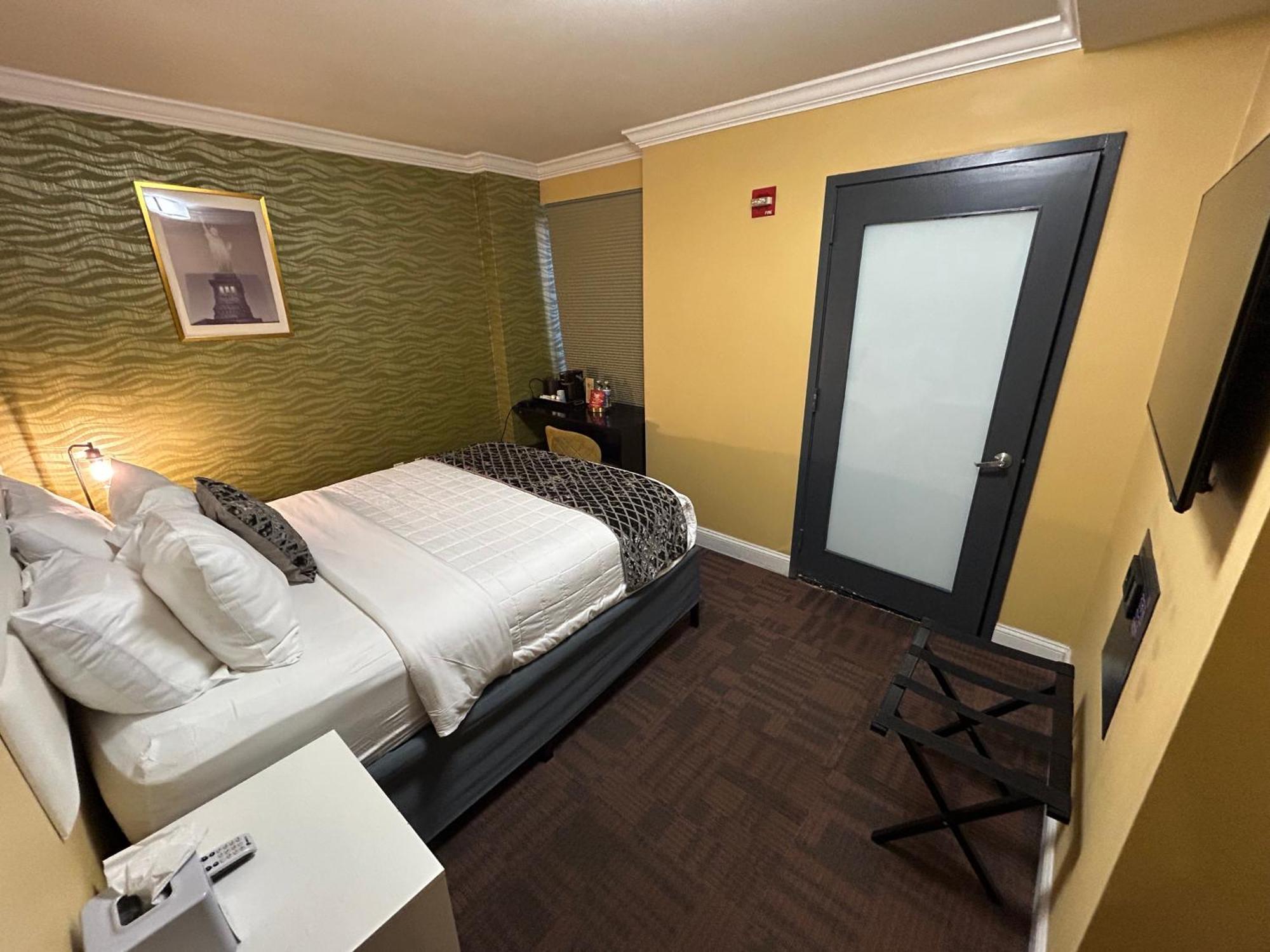 Queen Room - Disability Access,1731475090:JPEG