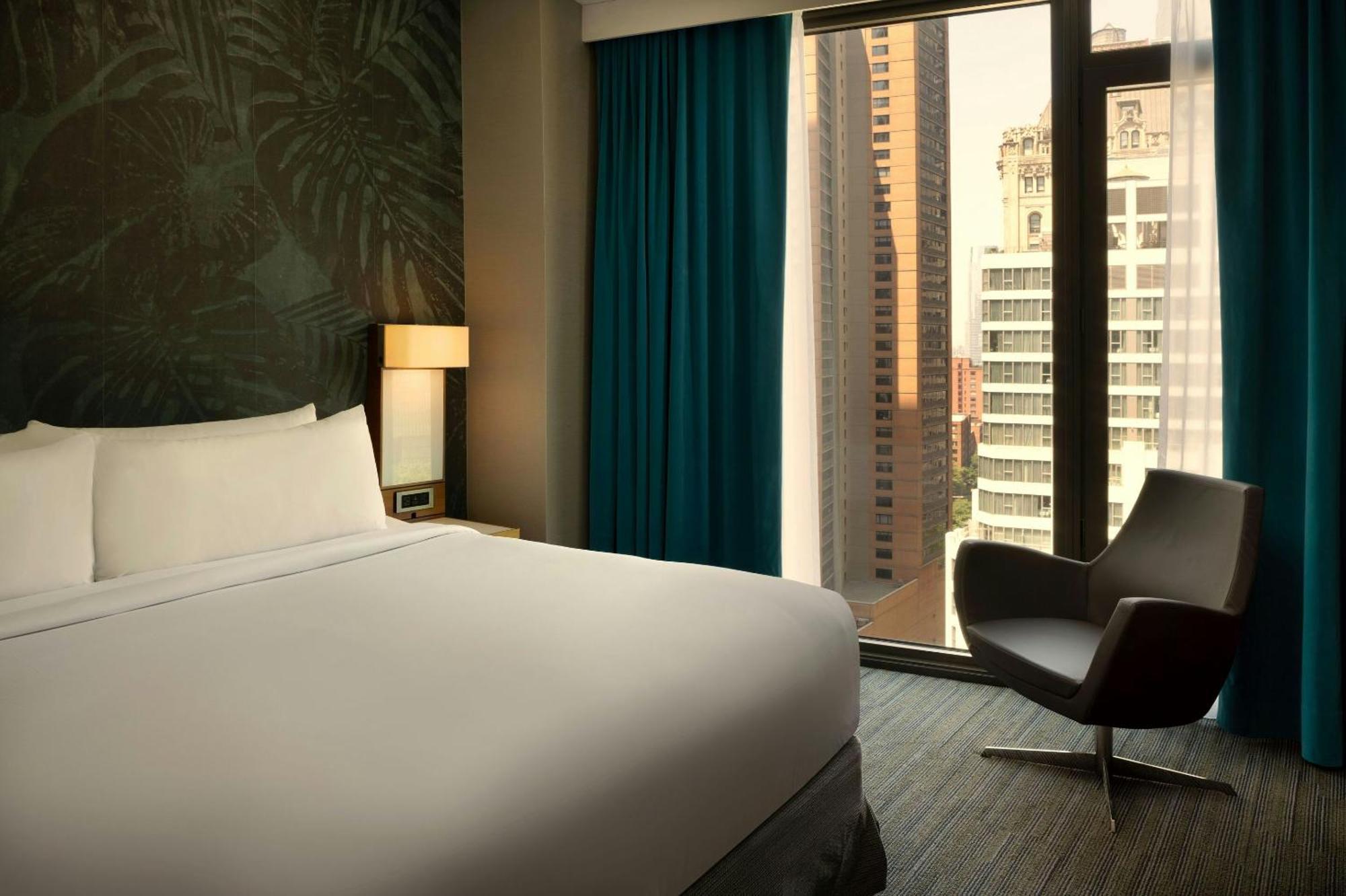 Superior King Room with City and River View,1747213657:JPEG