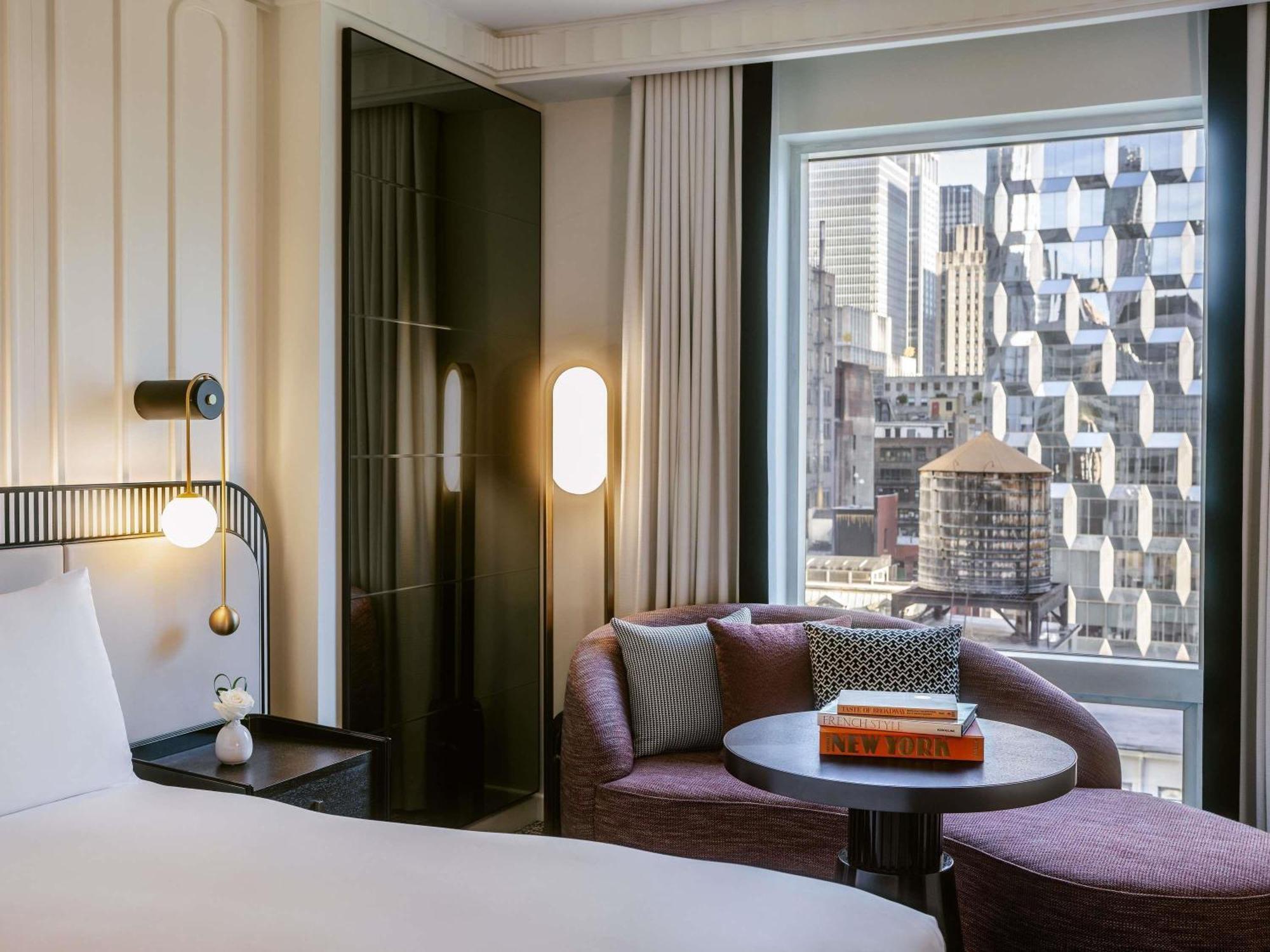 Signature Skyline View 1 King Bed 20th floor up