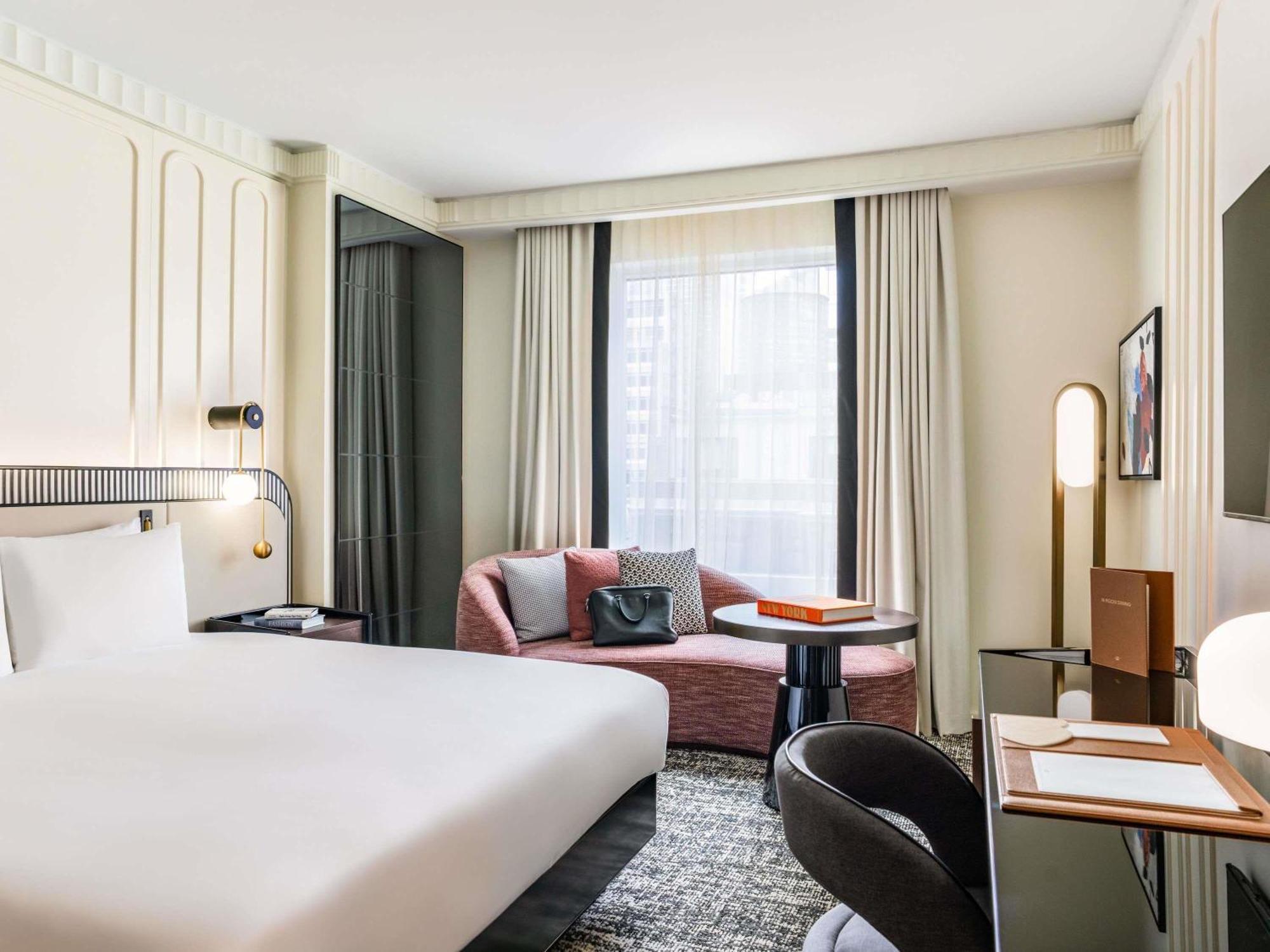 Superior King Room Grab Bars Disability Access