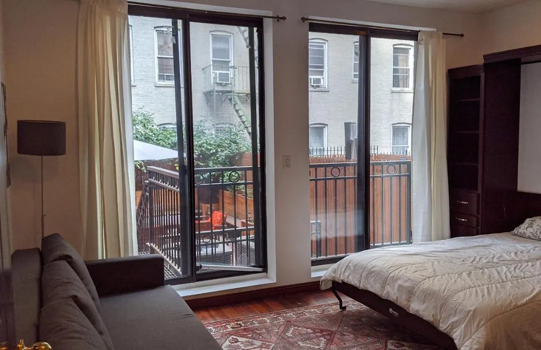 Gorgeous 3 Bedroom 2 Stops From Times Square And Central Park For Families Or Groups With No Smoking And No Parties But Couples And Kids Friendly-1