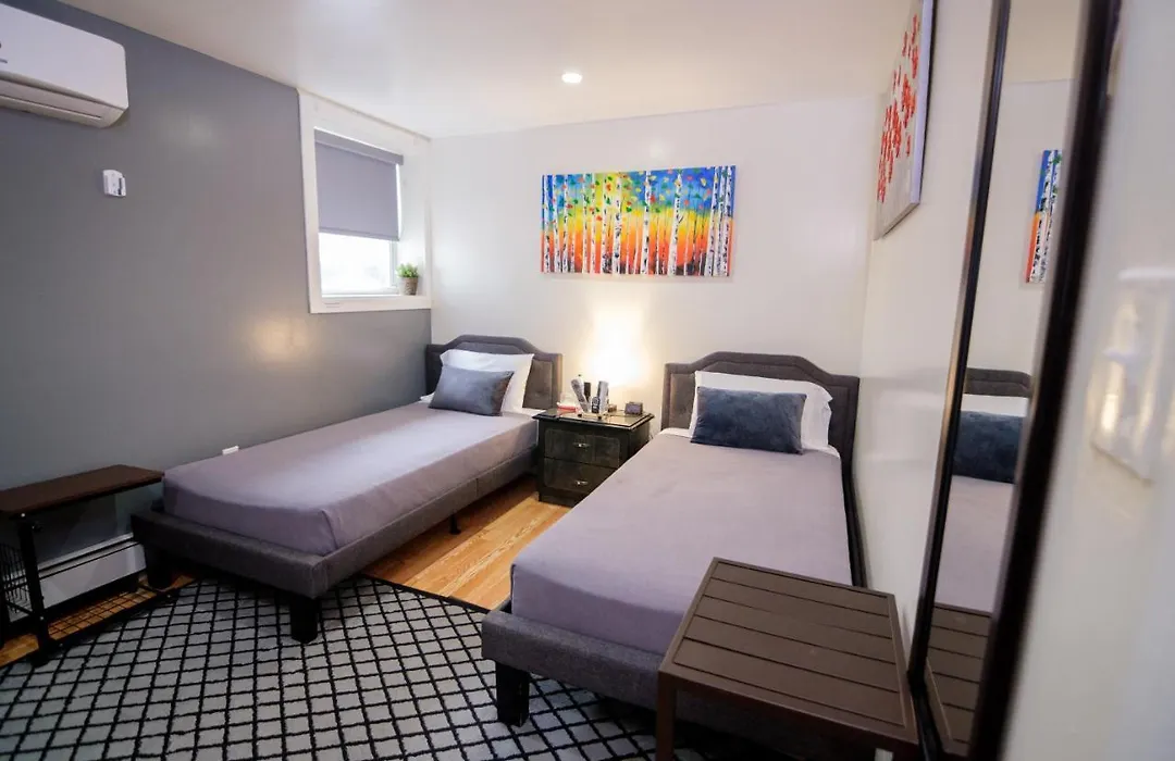 Elegant 2 Bedroom Suite W Modern Amenities-1