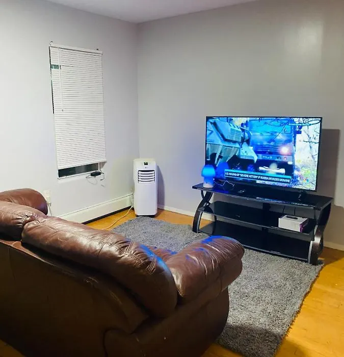 Charming 3 Bedroom Apt In Brooklyn-1