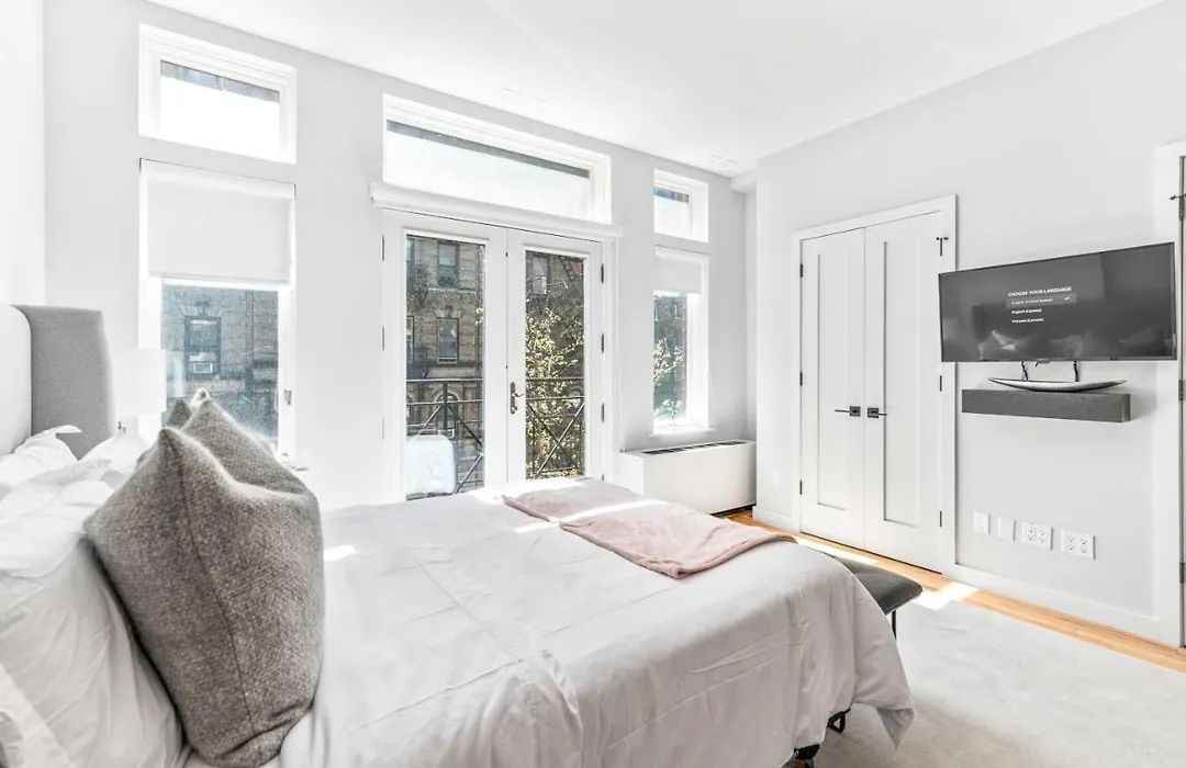 Luxe Studio With Charming Juliet Balcony-1