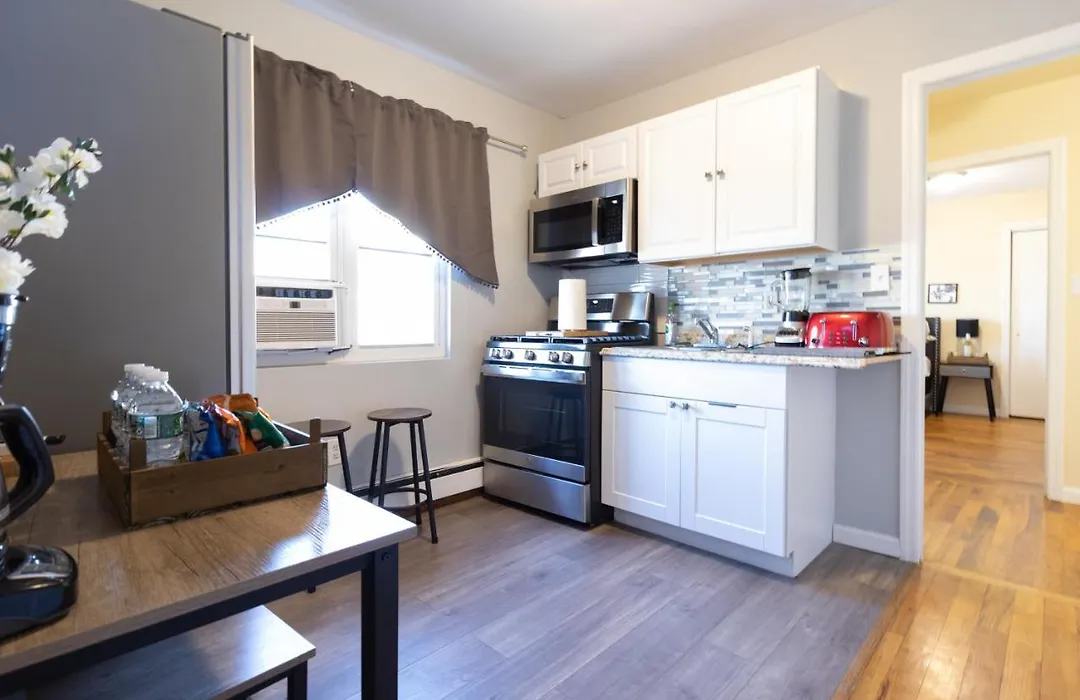 Marvelous Queen Size And Twin Bed For 3 In Elmhurst Ny-1
