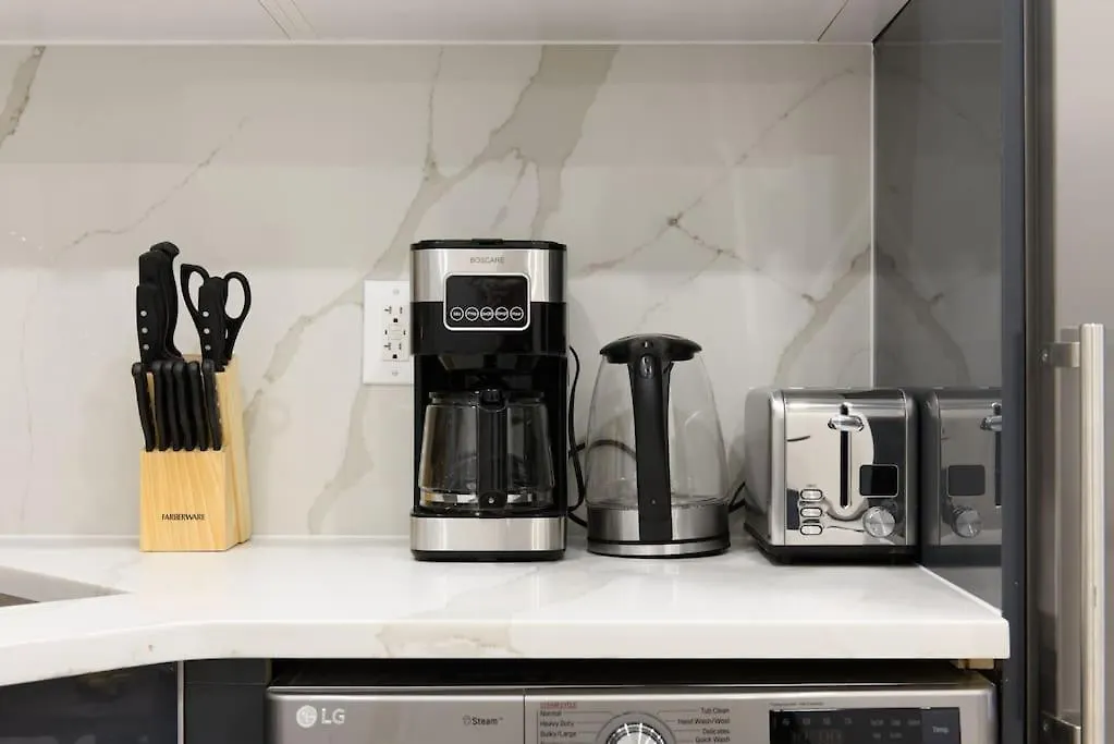 78-3D Brand New 1Br Prime Ues Wd In Unit-1