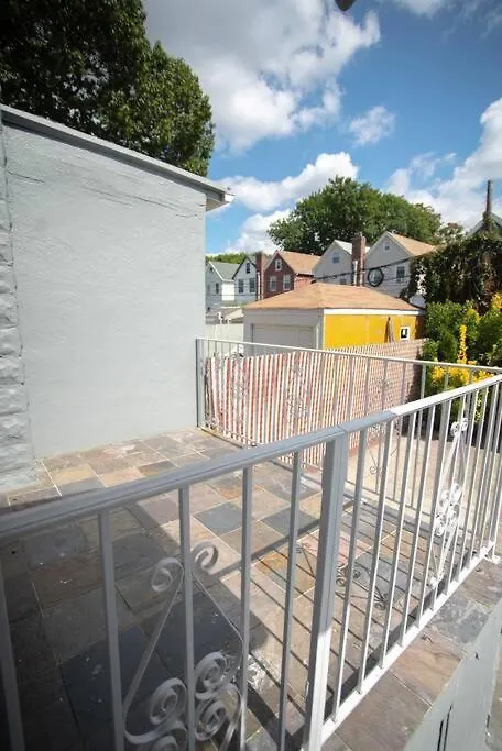 Beautiful 3-Bedroom Home In Brooklyn With Parking-1