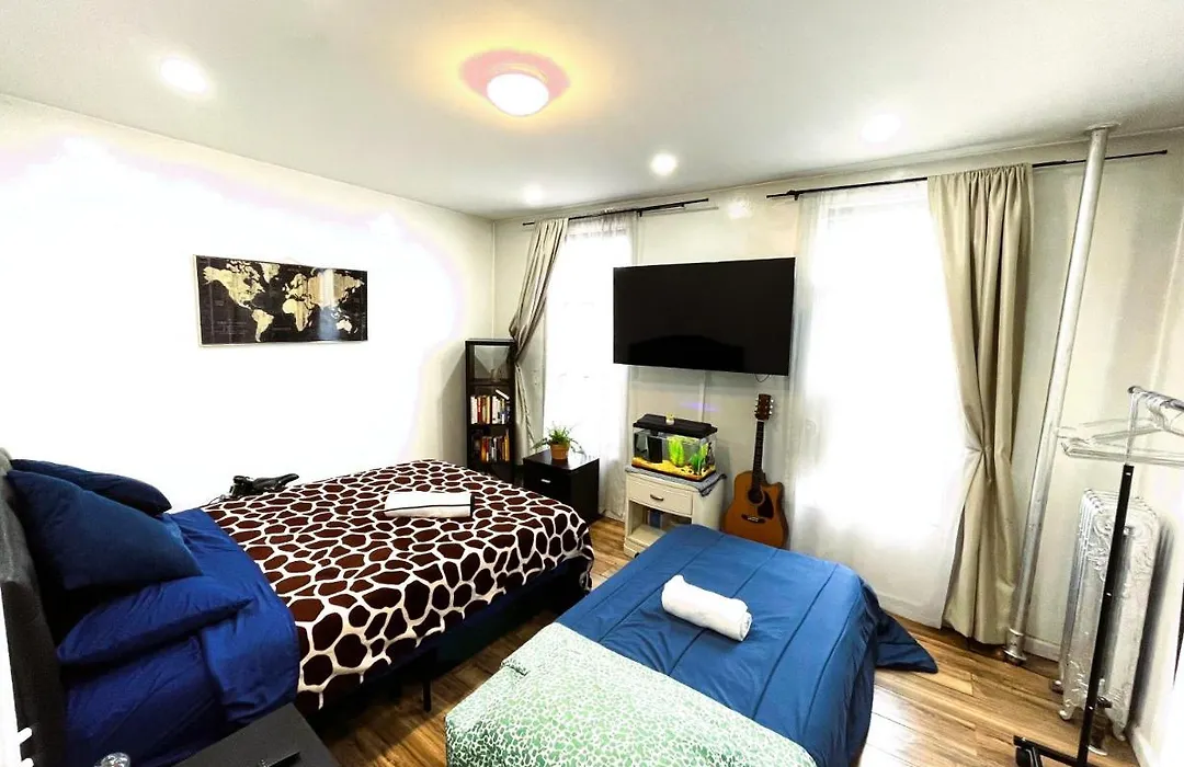 Big Bedroom Best Location ! - Free Parking And First Floor-1