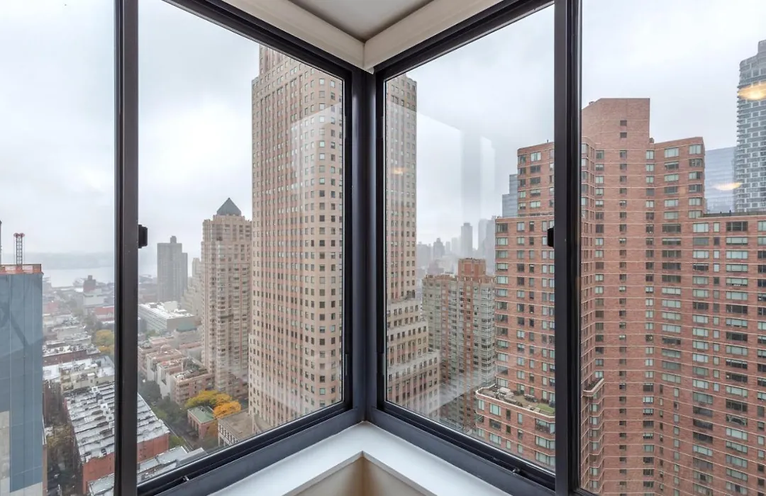Midtown 2Br W Pool Gym Parking Nr Broadway Nyc-381-1