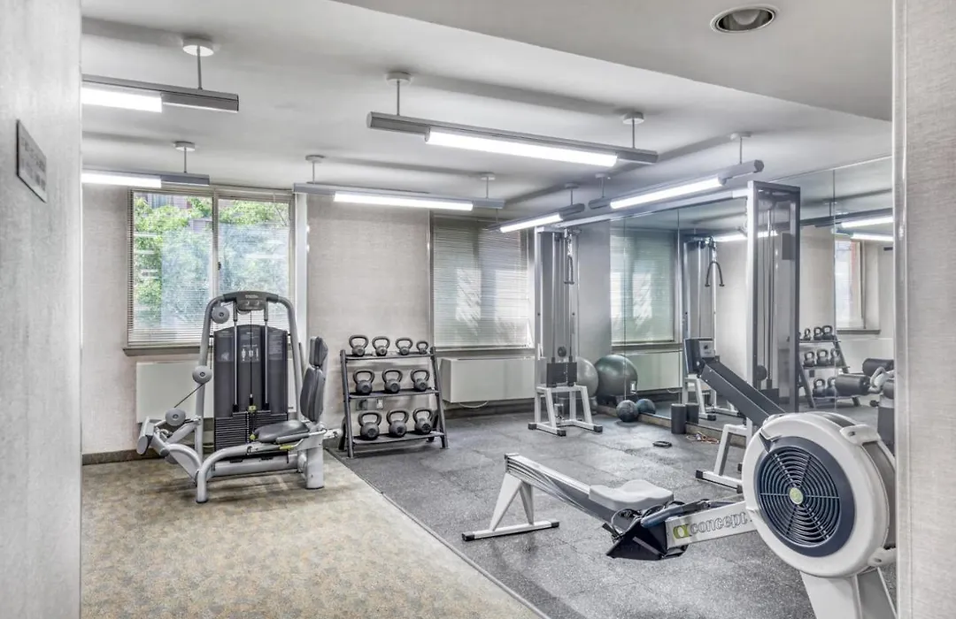 Ues Studio W Dm Elevator Gym Nr Central Park Nyc-920-1