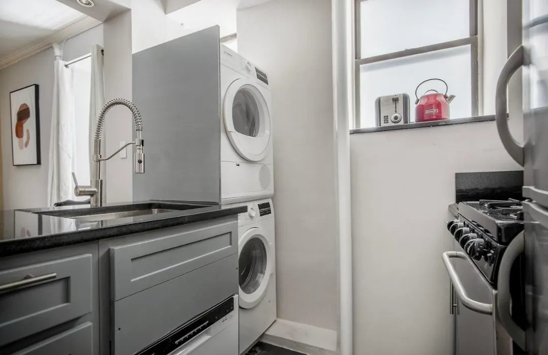 Soho 1Br W Private Deck Wd Nr New Museum Nyc-1104-1