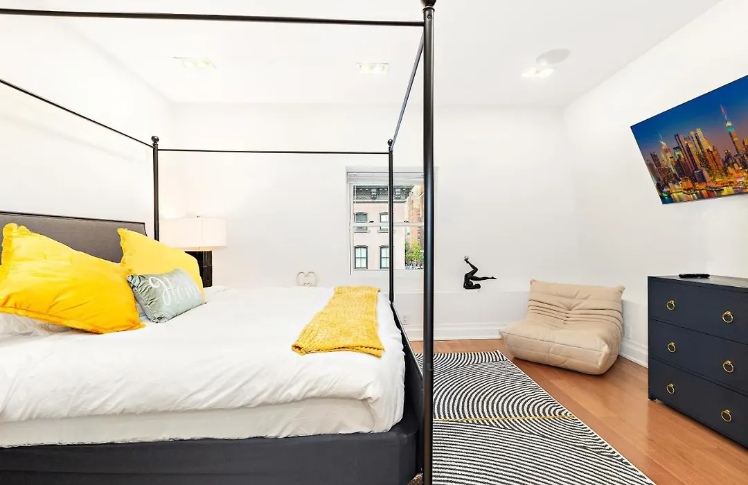 Luxurious 5 Bedroom Townhouse-1