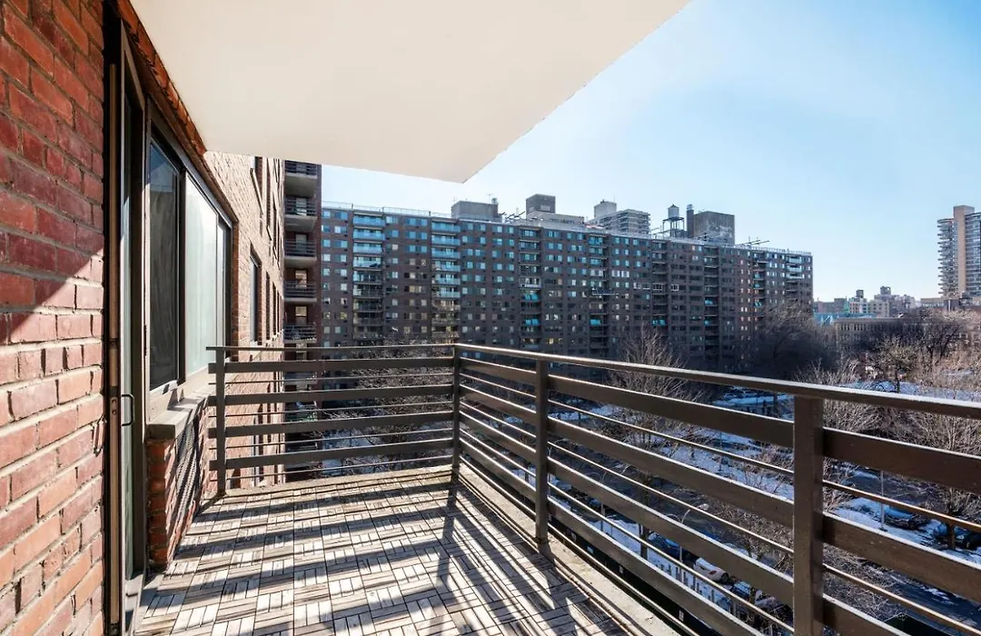 Stunning 2 Bedroom In Nyc With Private Balcony-1