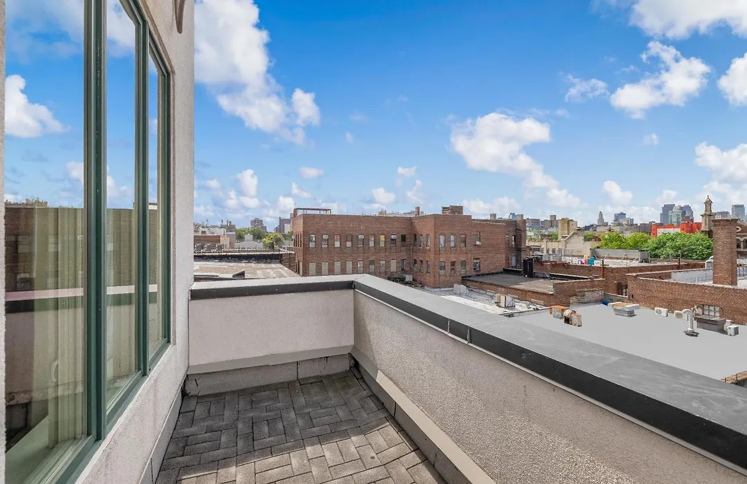 Aura Hotel Brooklyn-1