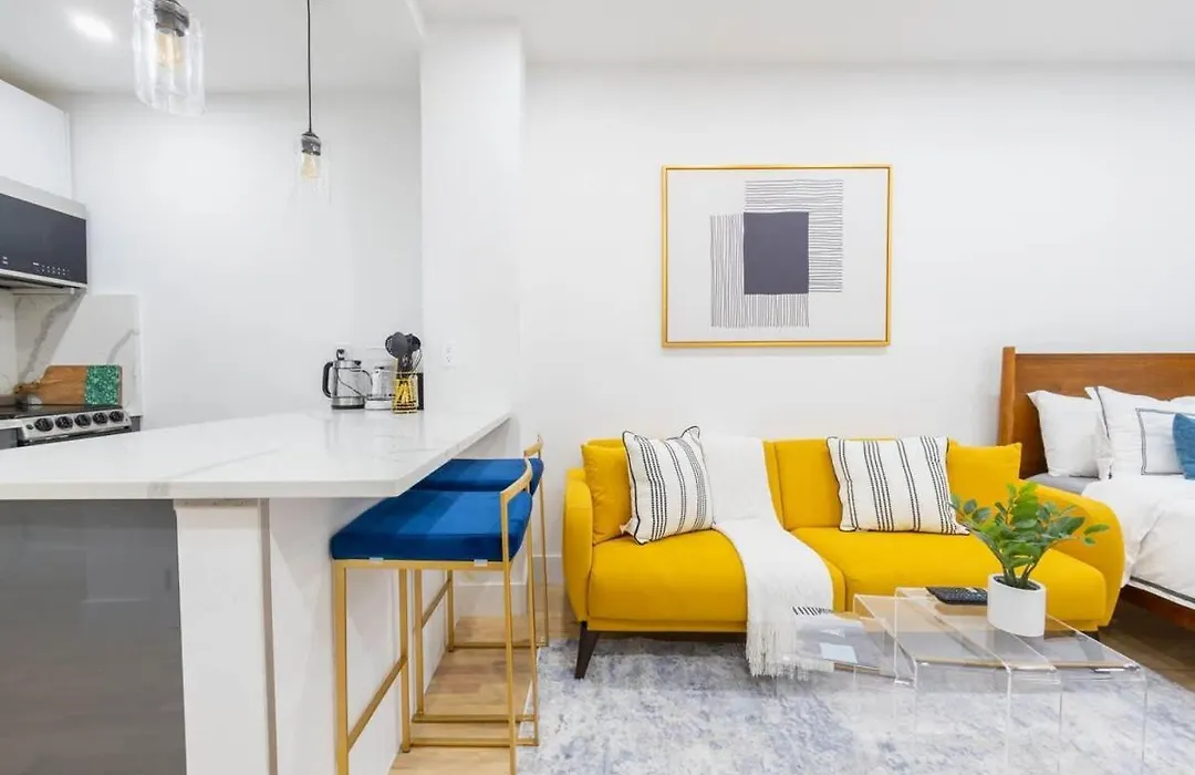 1597-1 Large Studio W D In The Unit Prime Ues-1