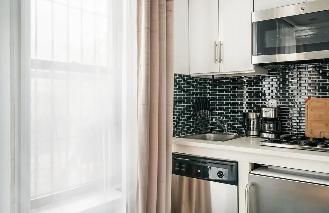 69-3A Prime Les Modern Brand New 1Br-1