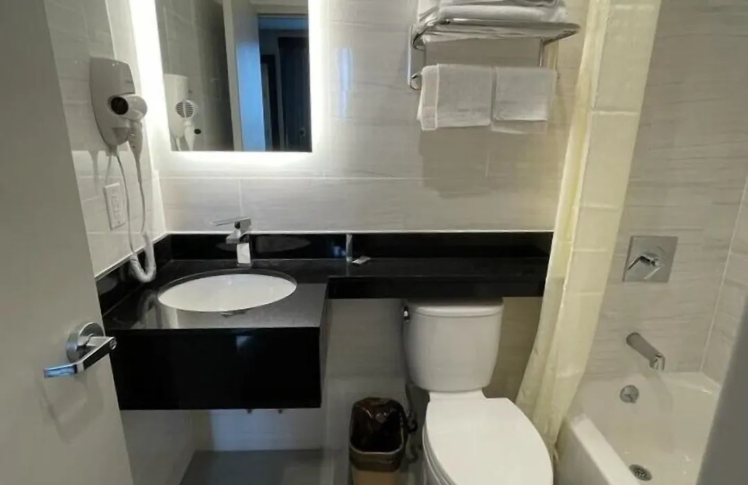 Royal Hotel Bronx-1