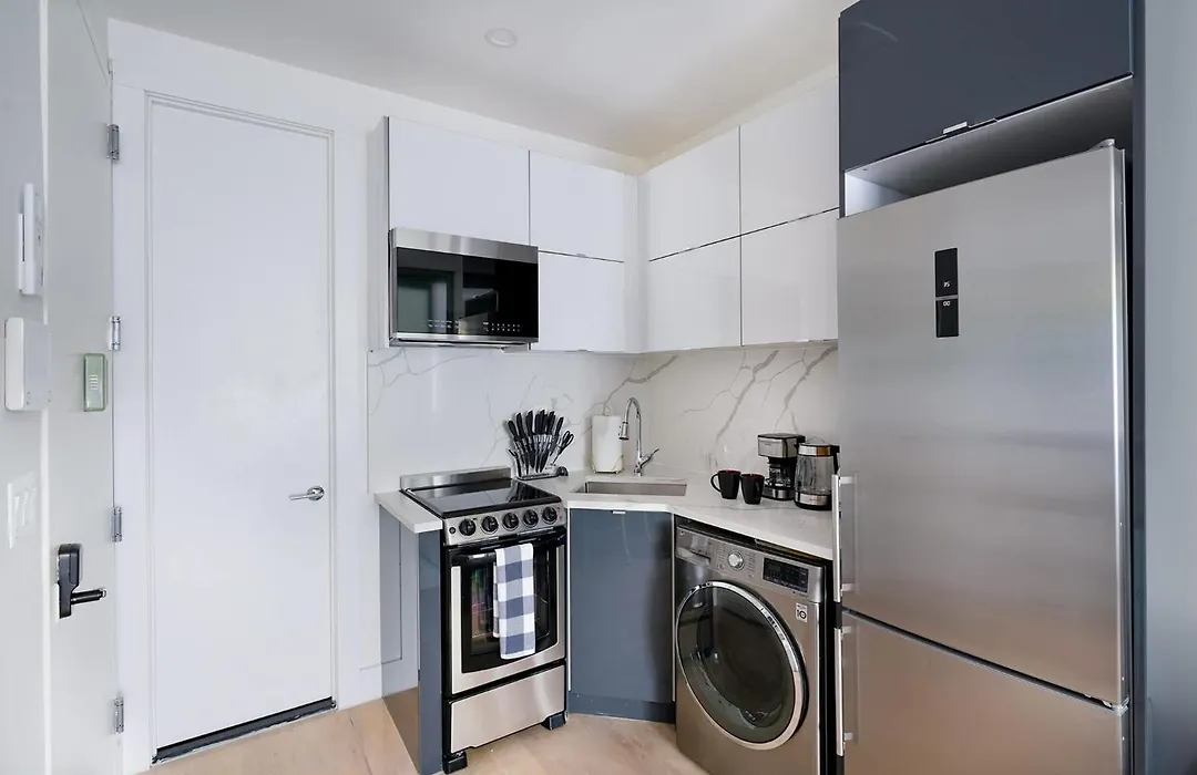 78-4B New Quality 1Br W&D In Unit Skylights-1