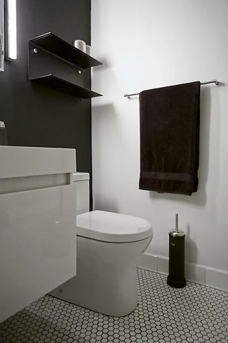 Stylish Space With Own Office In Trendy Noho!-1