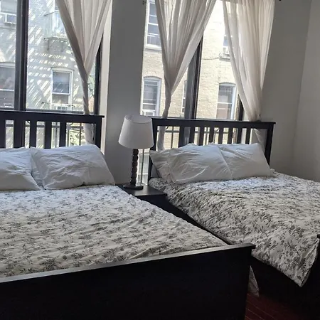 Gorgeous 3 Bedroom 2 Stops From Times Square And Central Park For Families Or Groups With No Smoking And No Parties But Couples And Kids Friendly-2