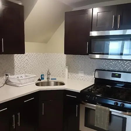 Comfortable And Neat 2 Bdr Apartment In Brooklyn-3