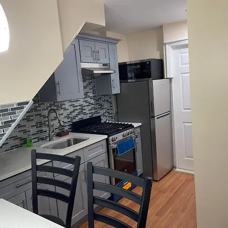 A Great Room In Queens-3