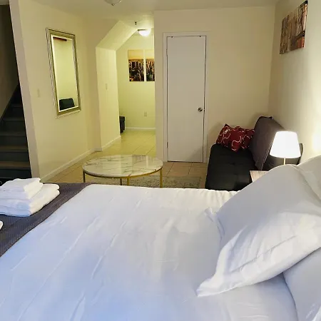 Huge Duplex 2 Bedroom-Apt Queens Nyc. A Hidden Gem-2