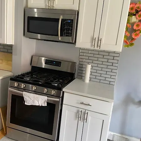 A Spacious Room In Queens-2