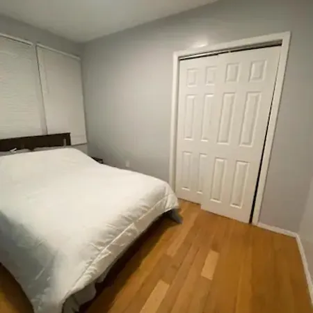 Charming 3 Bedroom Apt In Brooklyn-3