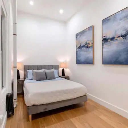 Modern Holiday Apartment With Strategic Location In New York-2