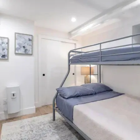 Modern Holiday Apartment With Strategic Location In New York-3