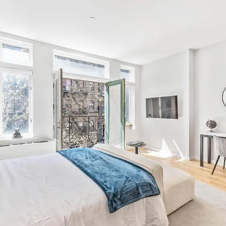 Maison Bella - Modern Studio W Charming Juliet Balcony-2