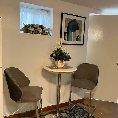 Studio Oasis - Garden Level-3