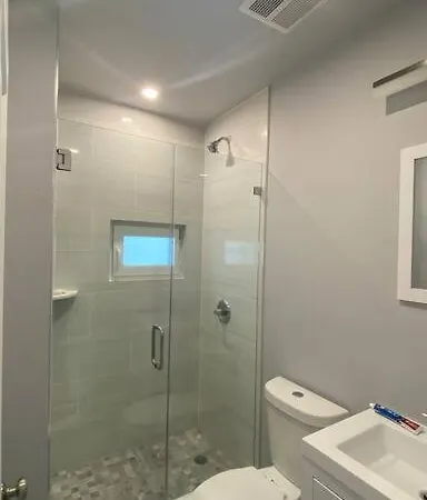 Luxury 3-Bedroom Villa In Brooklyn With Parking-3