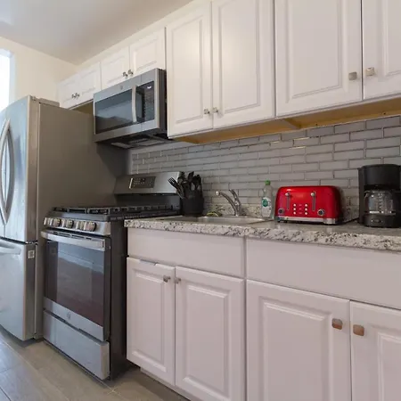 Stunning Private Room Suite 2 With Private Bathroom In Duplex Apartment In Brooklyn, Ny-2