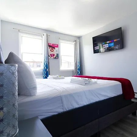 Stylish Private Room Suite 1 With Private Bathroom In Duplex Apartment In Brooklyn, Ny-2