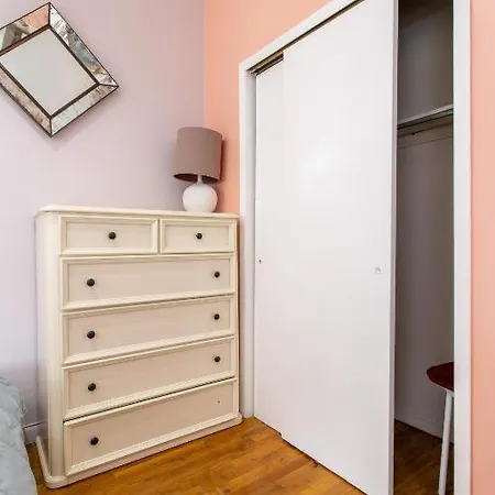 Spacious Two Bedroom Apartment In Midtown East-2
