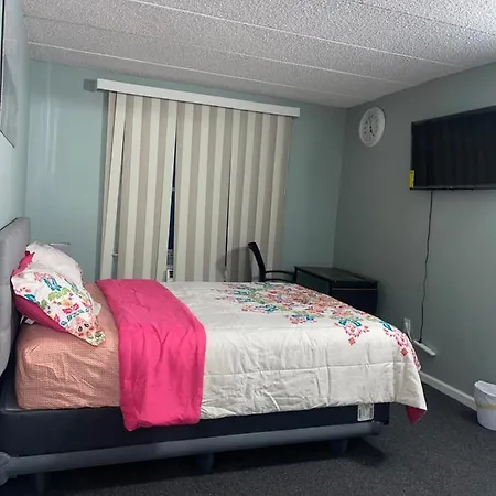 3 Bedroom Home In Queens, New York-3