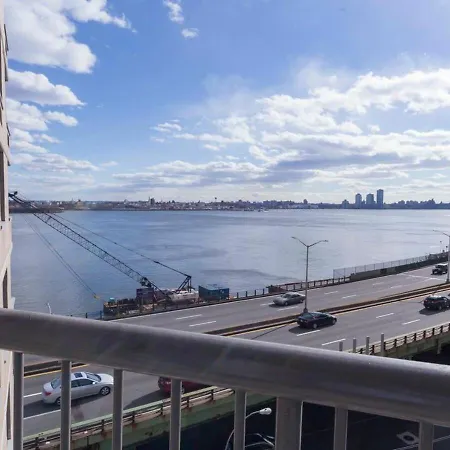 3 Bedroom Attractive Apartment At Midtown East-3
