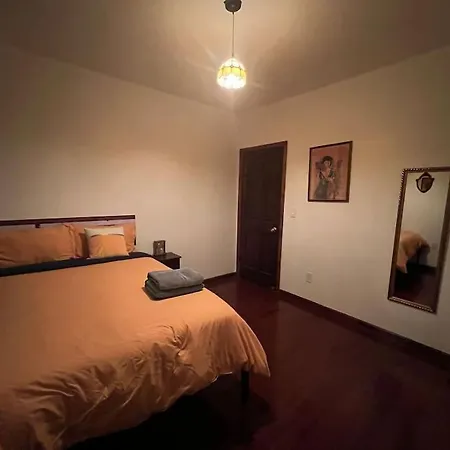 Antique Victorian 2 Bedroom Best Location-2