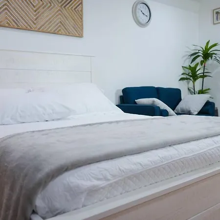 Modern Studio For Longer Stays-3