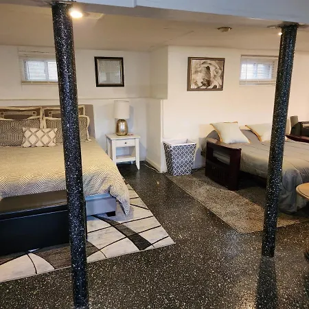 Cozy Studio; Lower Level Unit-3